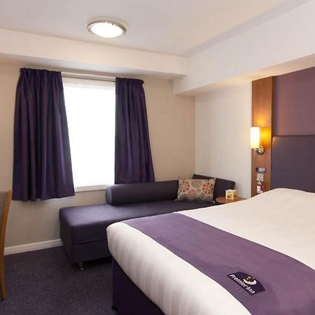 Premier Inn Cobham Cobham  Luaran gambar