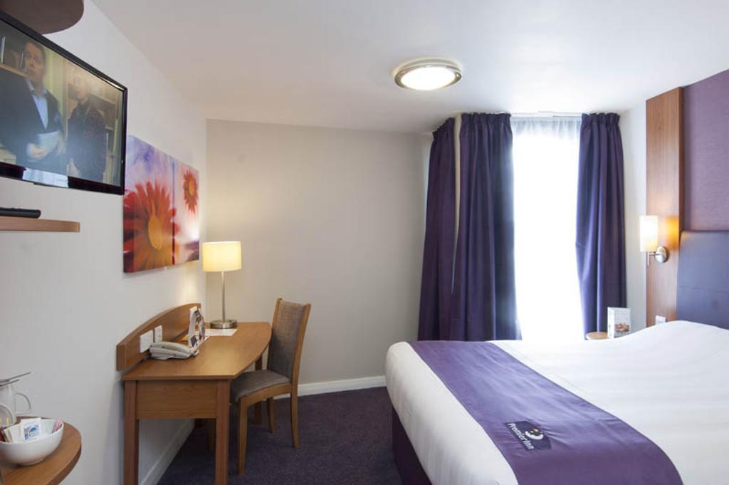 Premier Inn Cobham Cobham  Bilik gambar