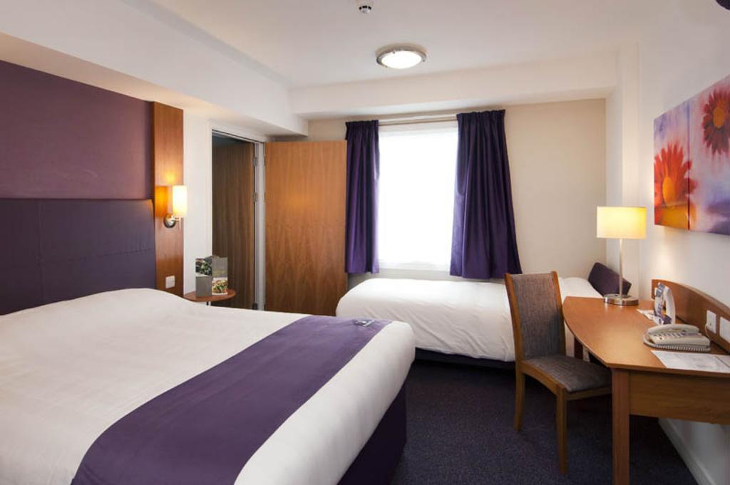 Premier Inn Cobham Cobham  Bilik gambar