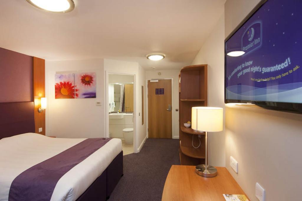 Premier Inn Cobham Cobham  Luaran gambar