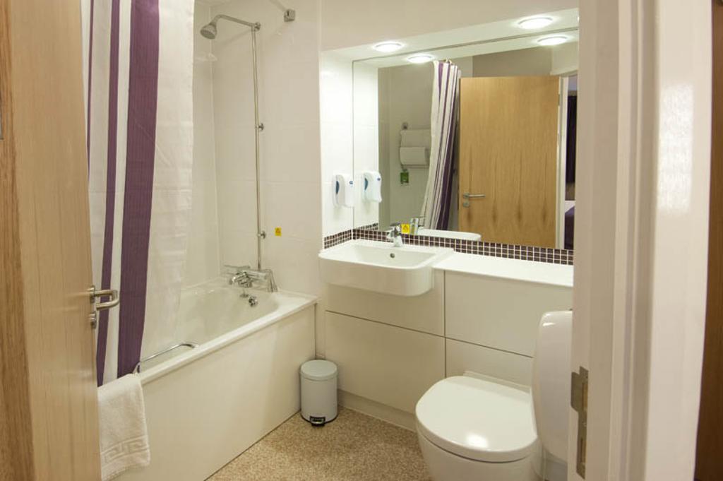 Premier Inn Cobham Cobham  Bilik gambar
