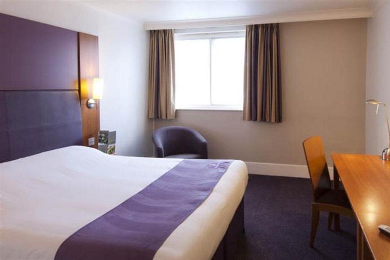 Premier Inn Cobham Cobham  Luaran gambar