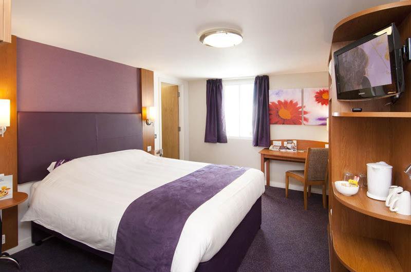 Premier Inn Cobham Cobham  Luaran gambar