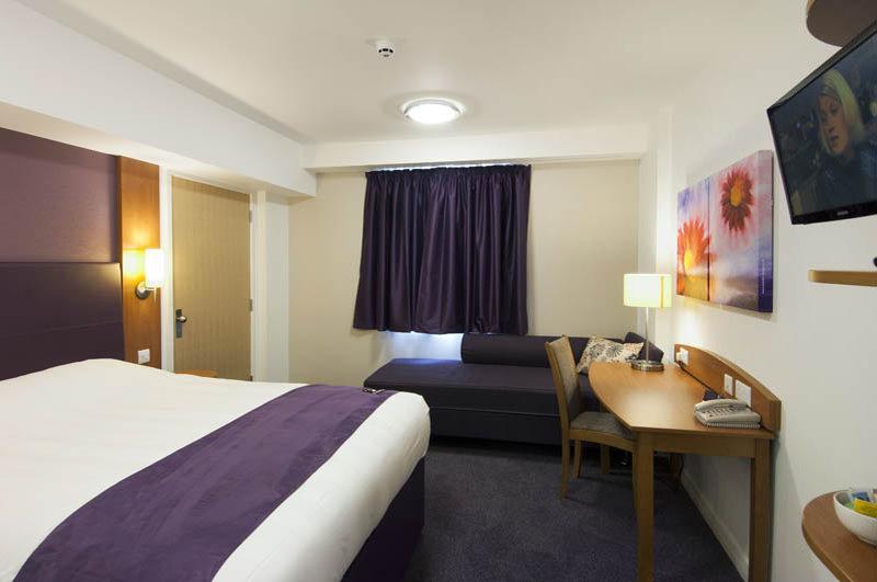 Premier Inn Cobham Cobham  Luaran gambar